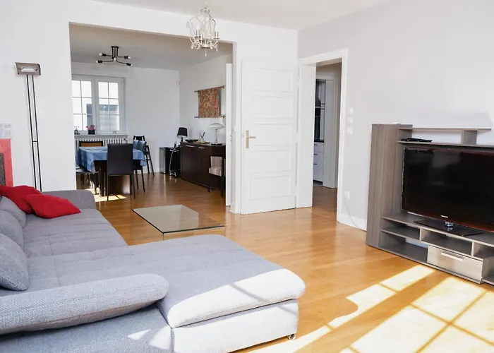 Charmant appartement avec terrasse dans villa